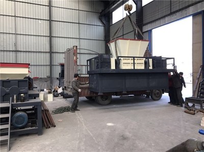 西藏四軸撕碎機、豫達機械、哪里有賣鐵皮桶四軸撕碎機